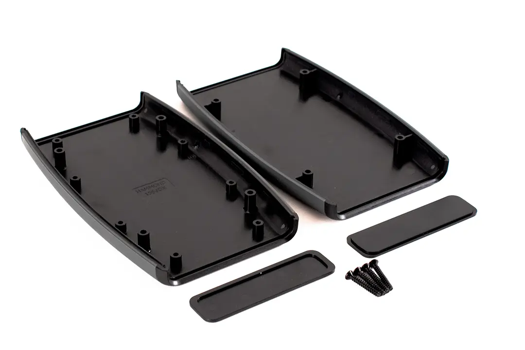 Produktfoto 1 von Hammond Serie 1553 Tragbares Gehäuse, Kunststoff, 89 mm Eingebautes Batteriefach, 147 mm, H. 25 mm, Schwarz, IP54