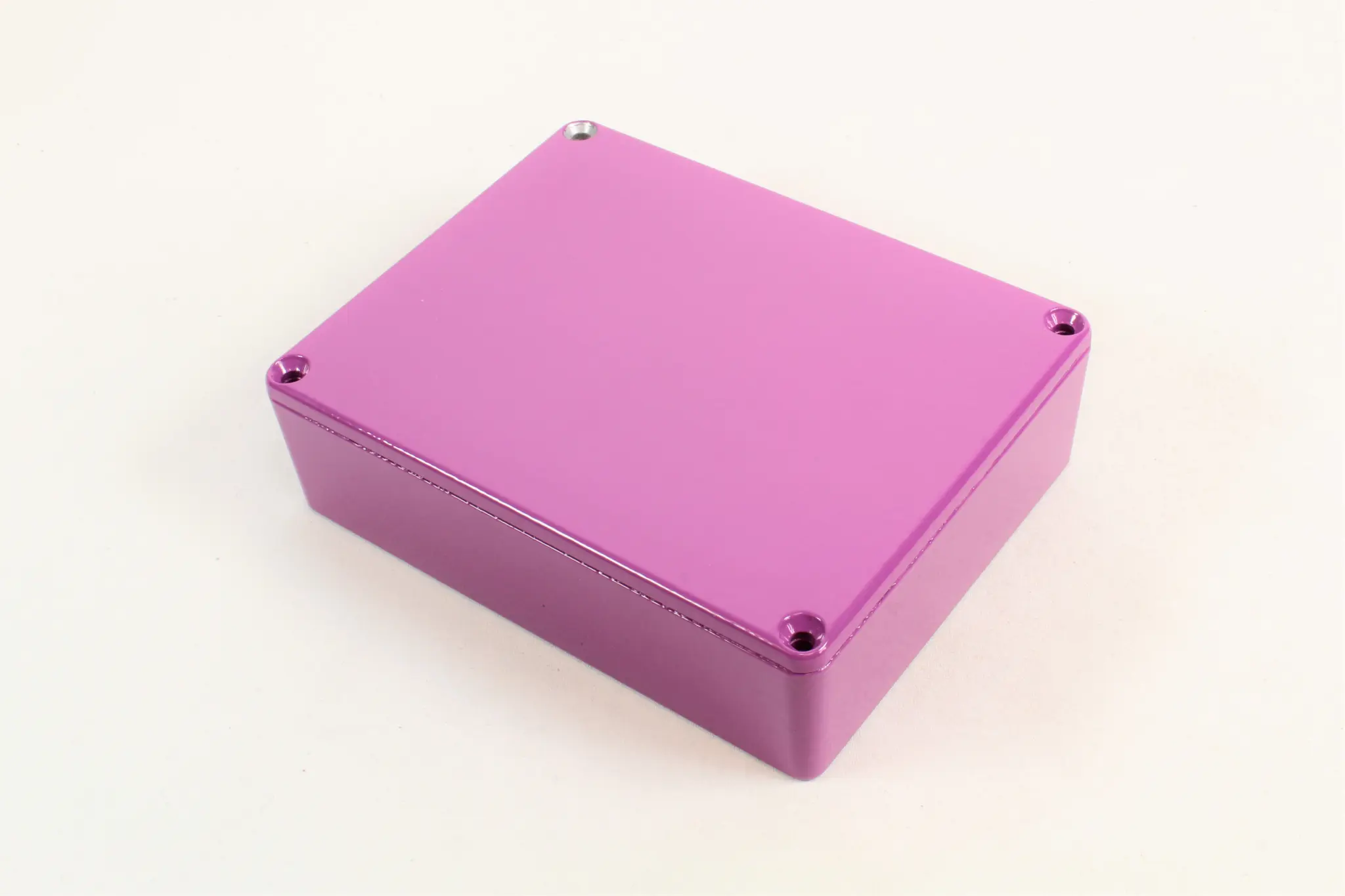 Produktfoto 1 von Hammond 1590; Gehäuse; Aluminiumdruckguss; Violett IP54 Breite 94 mm Höhe 35 mm Länge 120 mm
