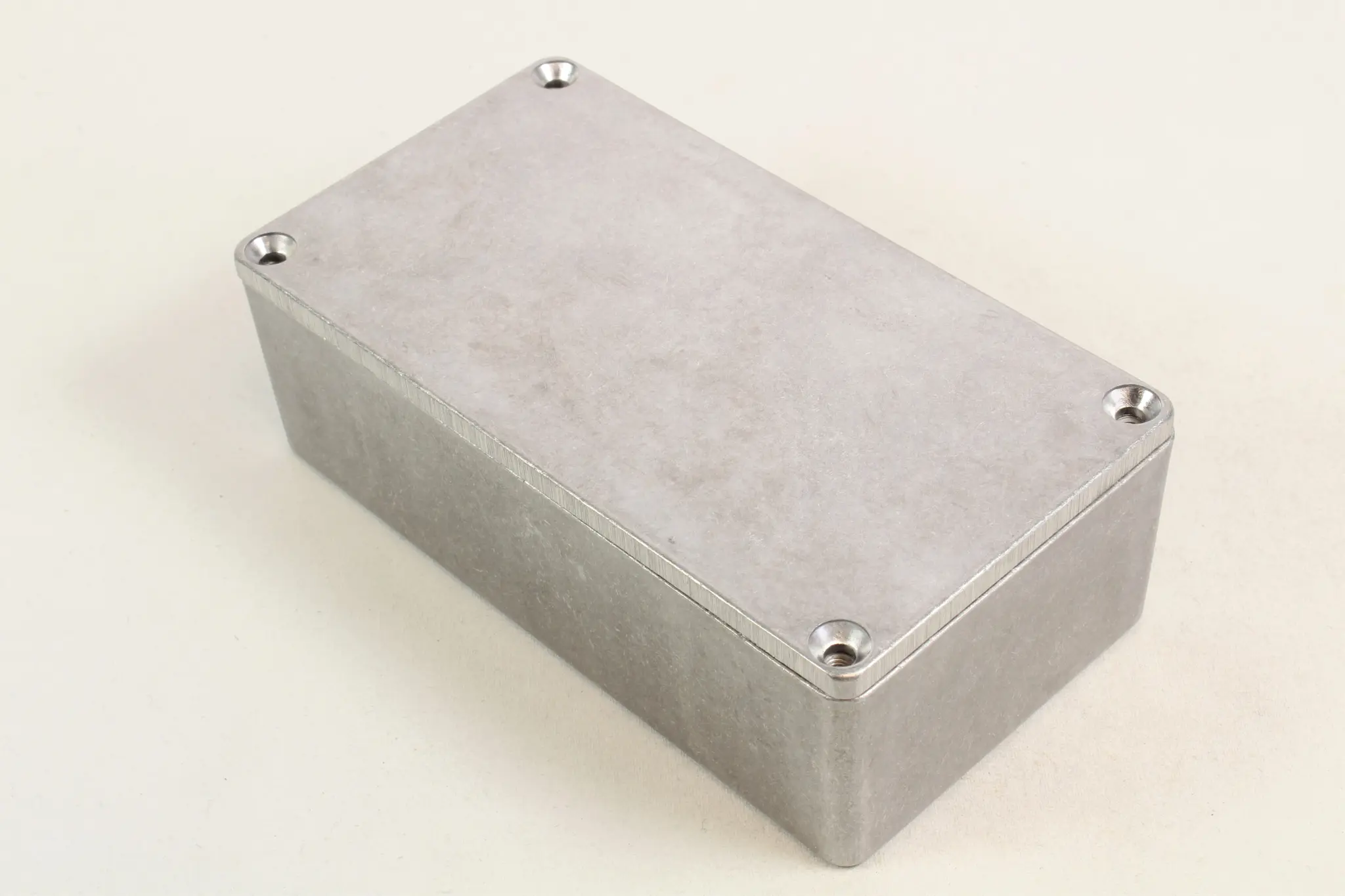 Produktfoto 1 von Hammond 1590 Aluminium Gehäuse Außenmaß 121mm IP54