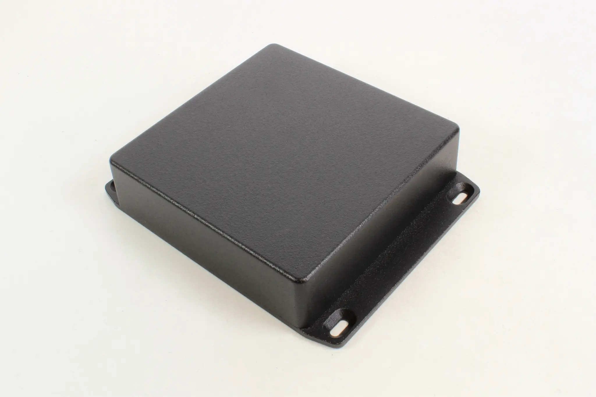 Produktfoto 1 von Hammond 1590 Aluminium Gehäuse Außenmaß 120 x 120 x 35mm IP54