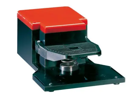 Produktfoto 1 von Lovato K Fußschalter Tastend, 1 Schließer/1 Öffner Selbstverlöschendes doppelt isoliertes Polymer Thermoplast, 10A 600 V