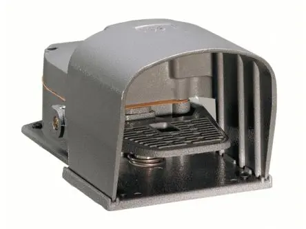 Produktfoto 1 von Lovato Hohe Beanspruchung K Fußschalter Aus-Ein-Aus, 1 Schließer/1 Öffner Stahl, 10A 300 V ac, IP20, IP54