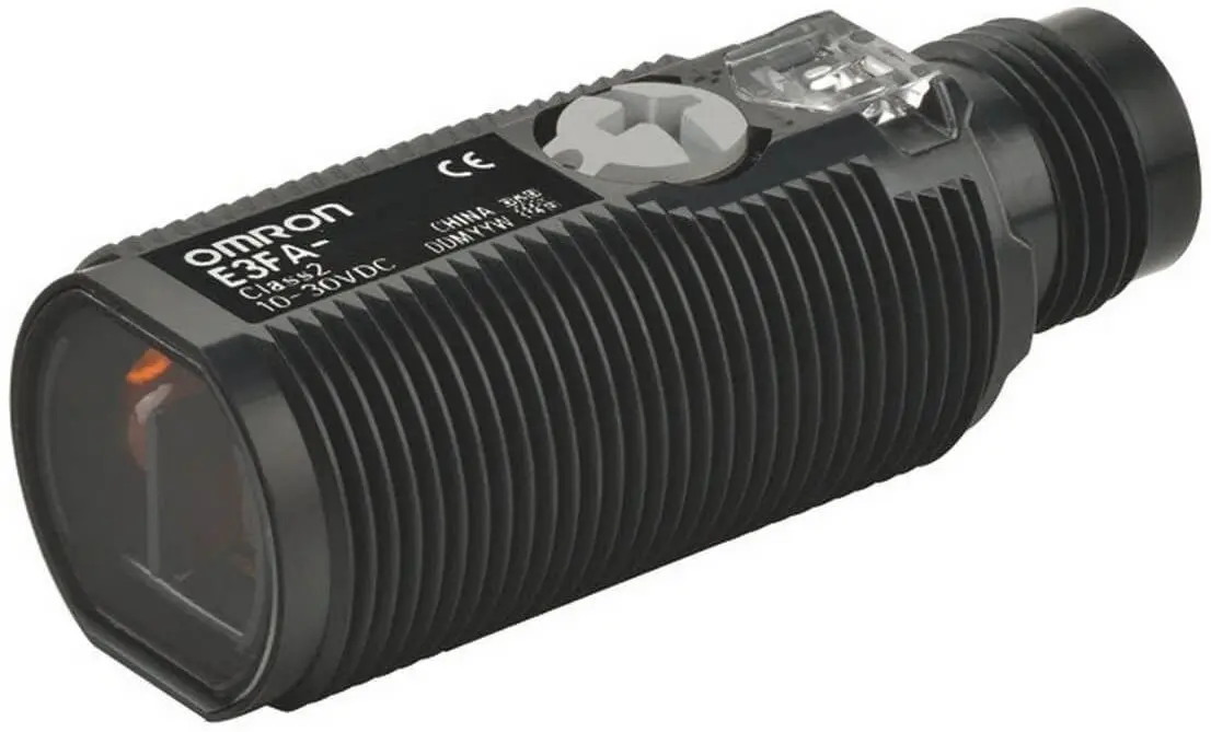 Omron E3FA zylindrisch Optischer Sensor, Diffus, Bereich 300 mm, PNP Ausgang, DC, Hell-/dunkelschaltend