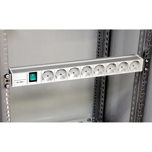 Produktfoto 1 von Schneider Electric Steckdoseneinheit Überspannungsschutz, 8-fach 16A, 3m Kabel, 230V