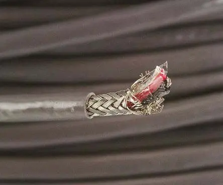 Produktfoto 1 von Alpha Wire DEF STAN Steuerkabel, 3-adrig 0.09mm² 28 AWG Grau Geschirmt, 100 m, Polyvinylchlorid