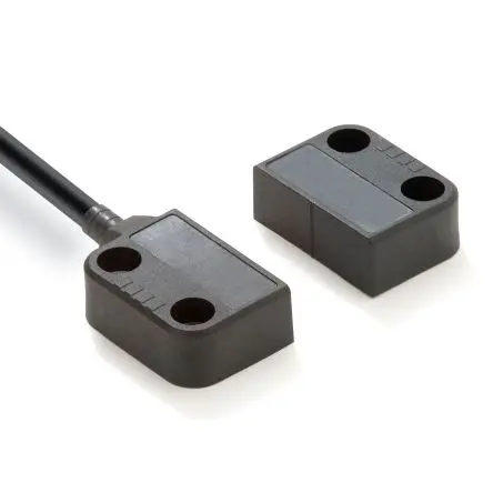 Omron F3S Magnetisch M8 Berührungsloser Sicherheitsschalter 24V dc aus Polyester, 2 Öffner, Magnetisch Betätiger