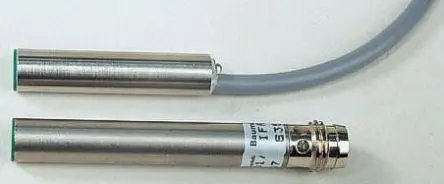 Baumer Induktiver Näherungssensor, Zylinderförmig PnP / 200mA 2 mm, IP67 30 V dc