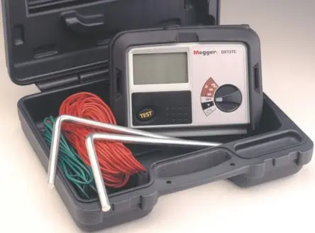 Produktfoto 1 von Megger DET3TC LCD Erdungsprüfer, bis 2 kΩ CAT IV 100V, DKD/DAkkS-kalibriert