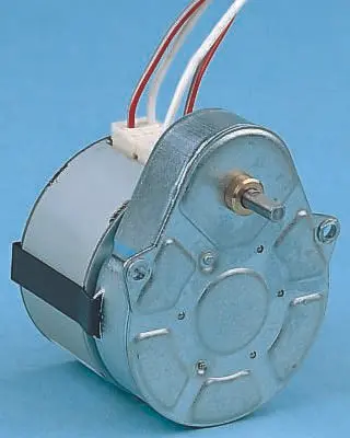 Produktfoto 1 von Crouzet 82 524 0 AC-Getriebemotor, 2-phasig Stirnrad Umschaltbar, 3.5 W 5.25U/min 230V Panel
