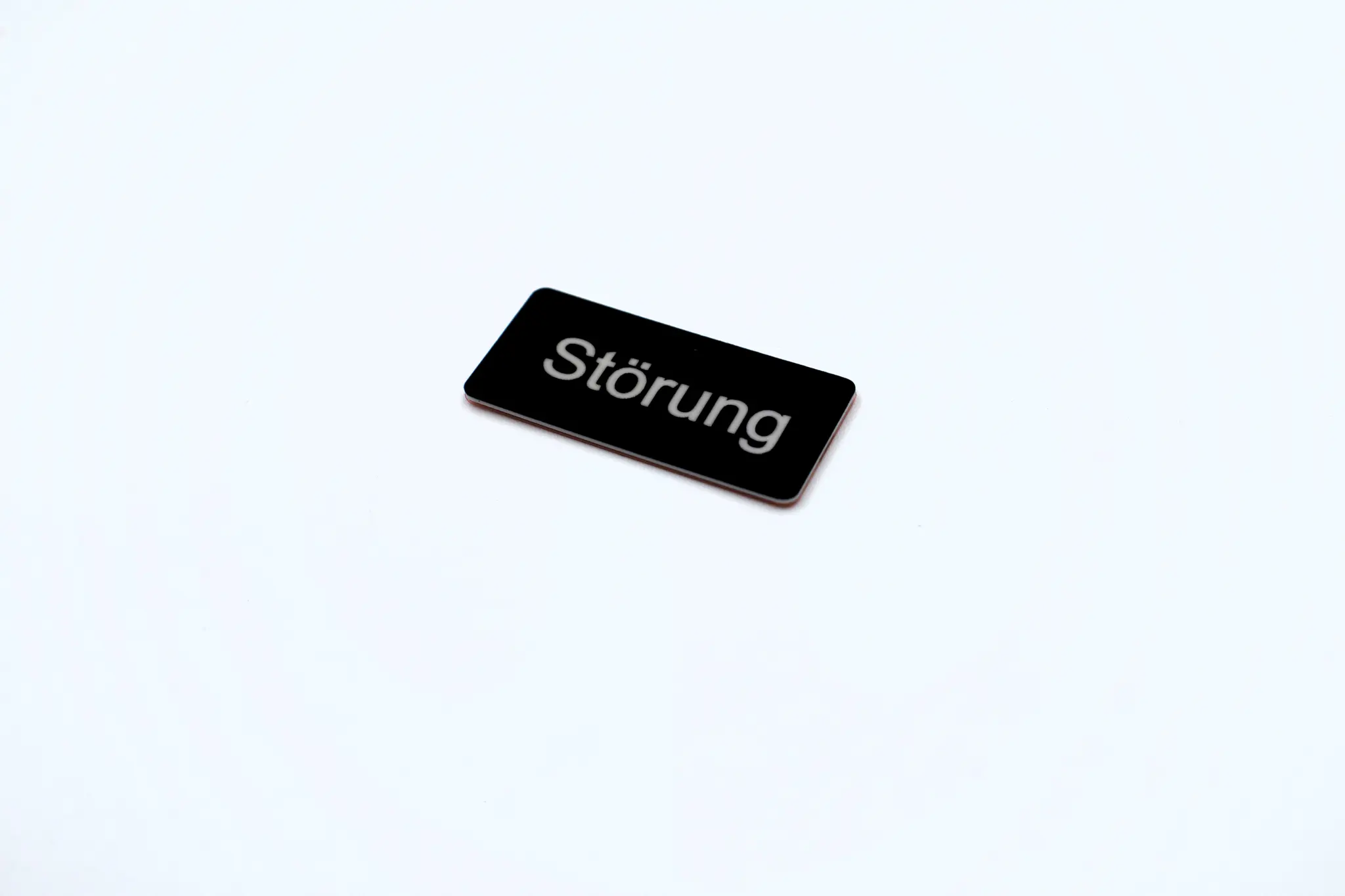 Produktfoto 1 von Bezeichnungsschild 12,5x27mm, Schild schwarz, Beschriftung: Störung