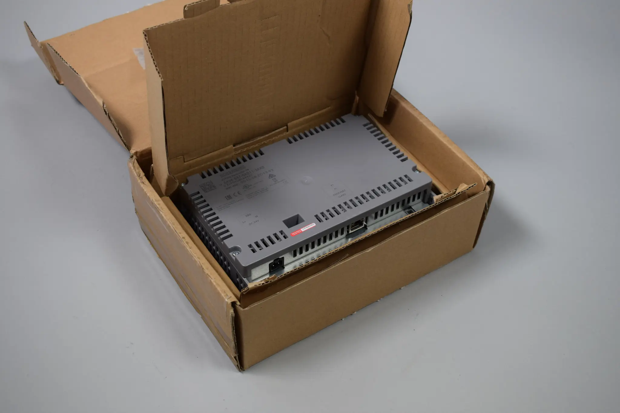 Produktfoto 1 von 6AV6647-0AD11-3AX0