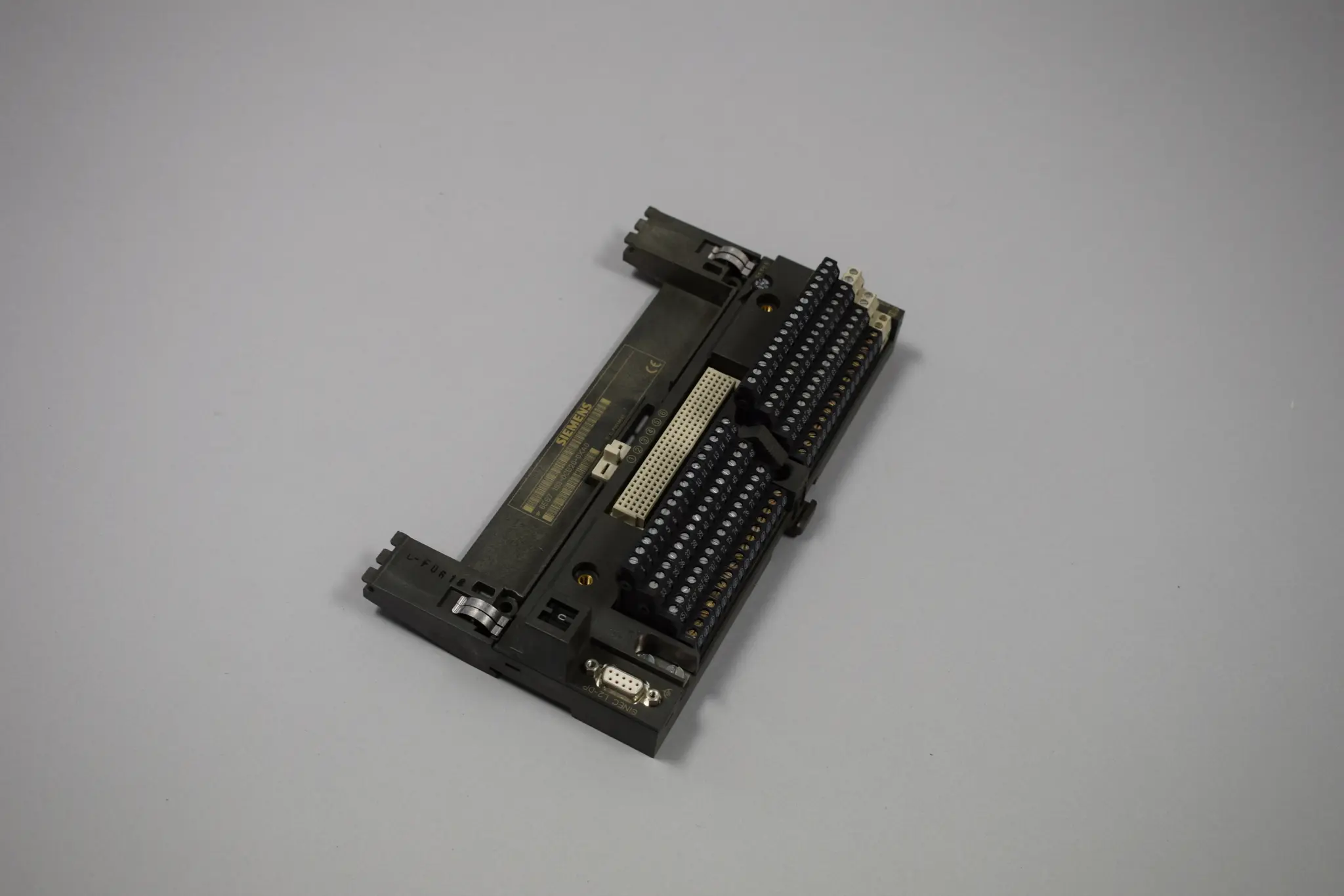 Produktfoto 1 von 6ES7193-0CB20-0XA0