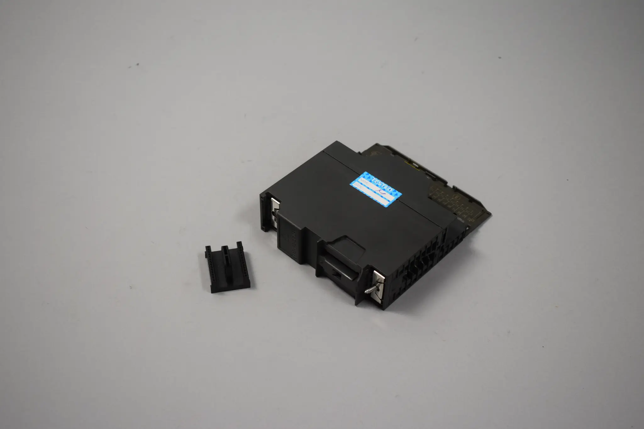 Produktfoto 1 von 6ES7322-1HH01-0AA0