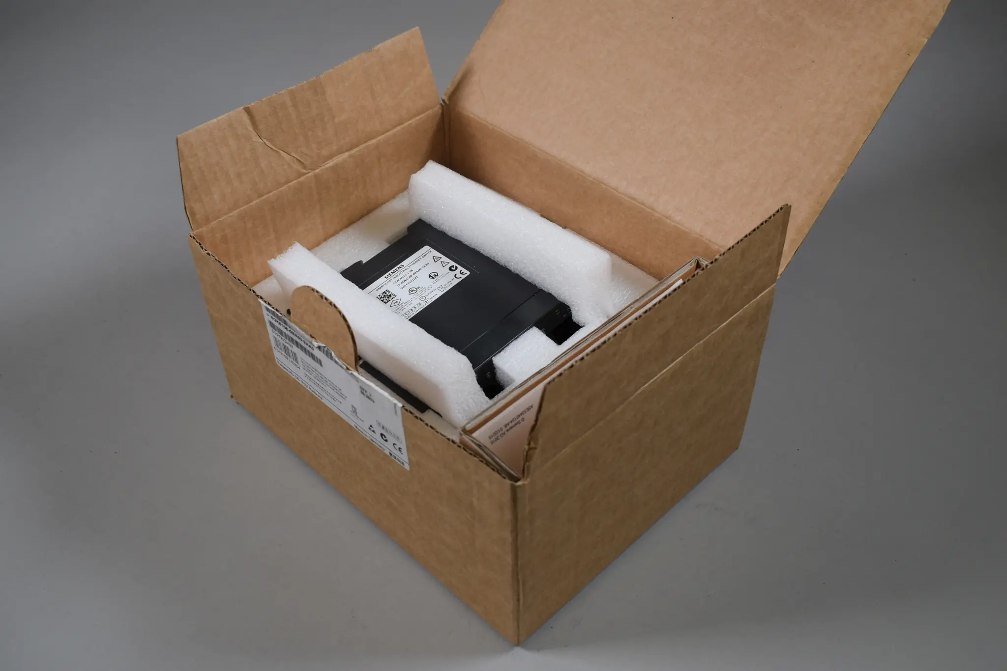 Produktfoto 1 von 6GK5108-0BA00-2AA3