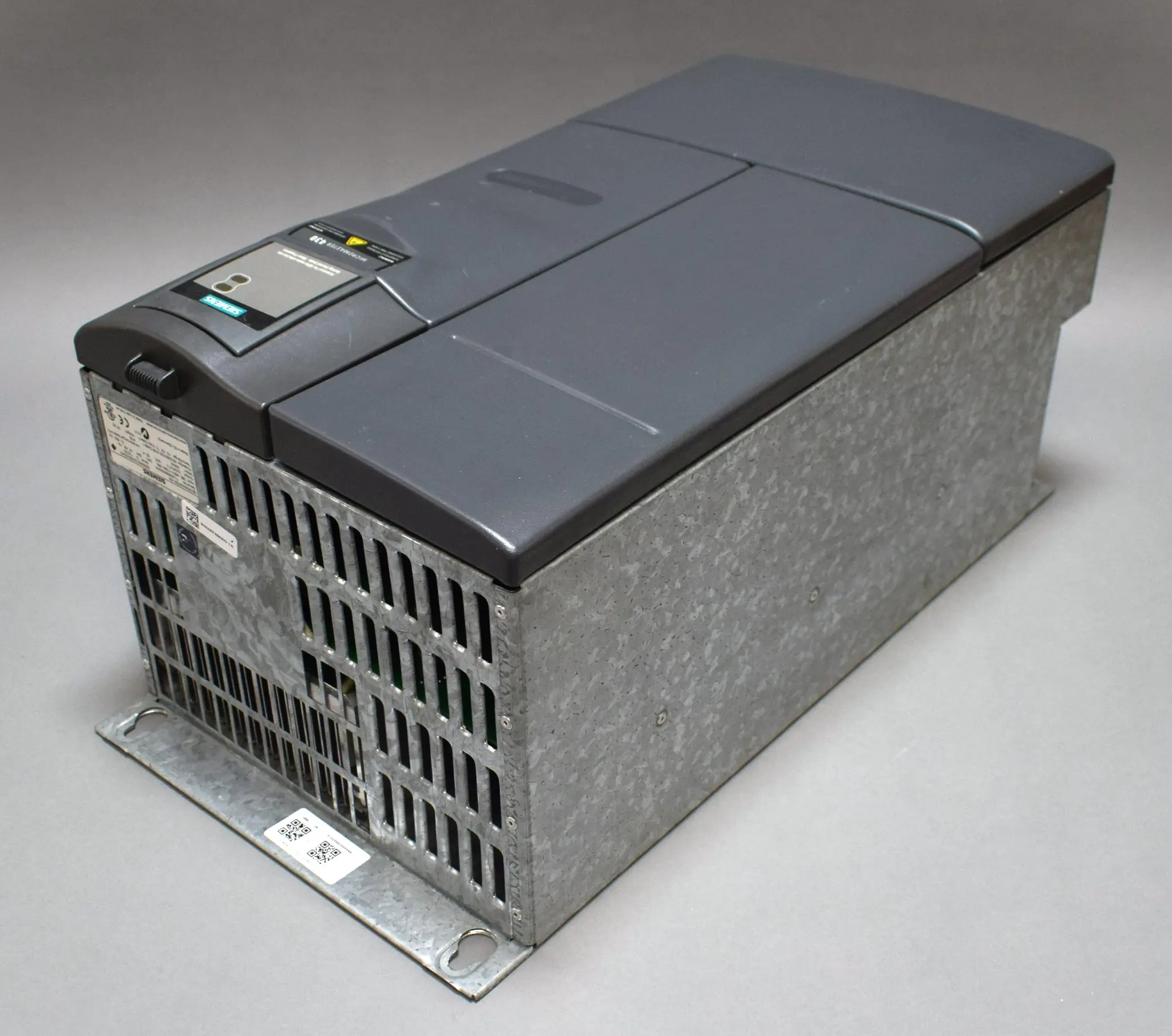 Produktfoto 1 von 6SE6430-2UD33-0DA0