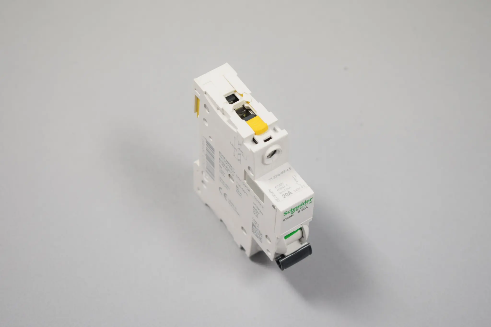 Produktfoto 1 von A9F06120 IC60H 3P 20A B
