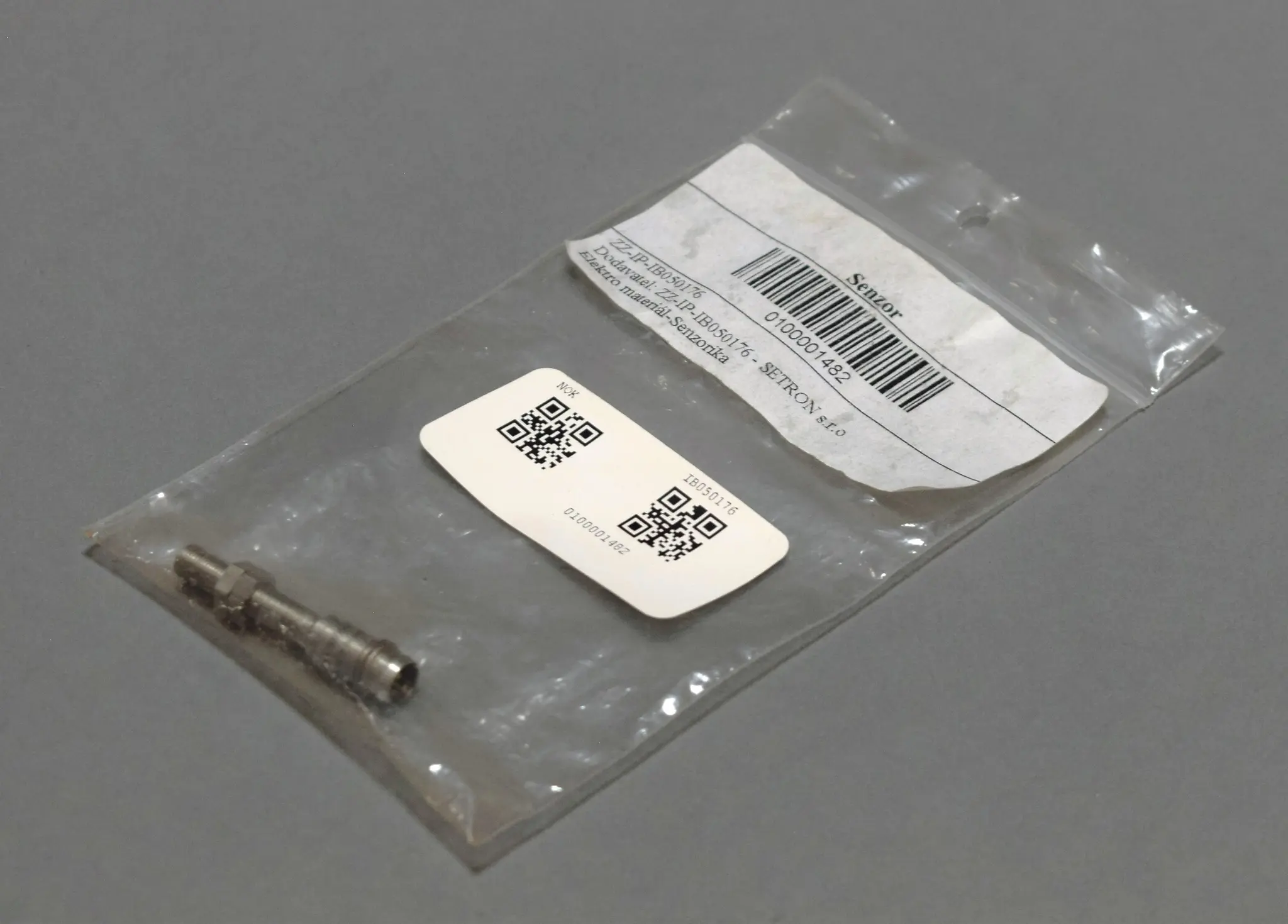 IB050176