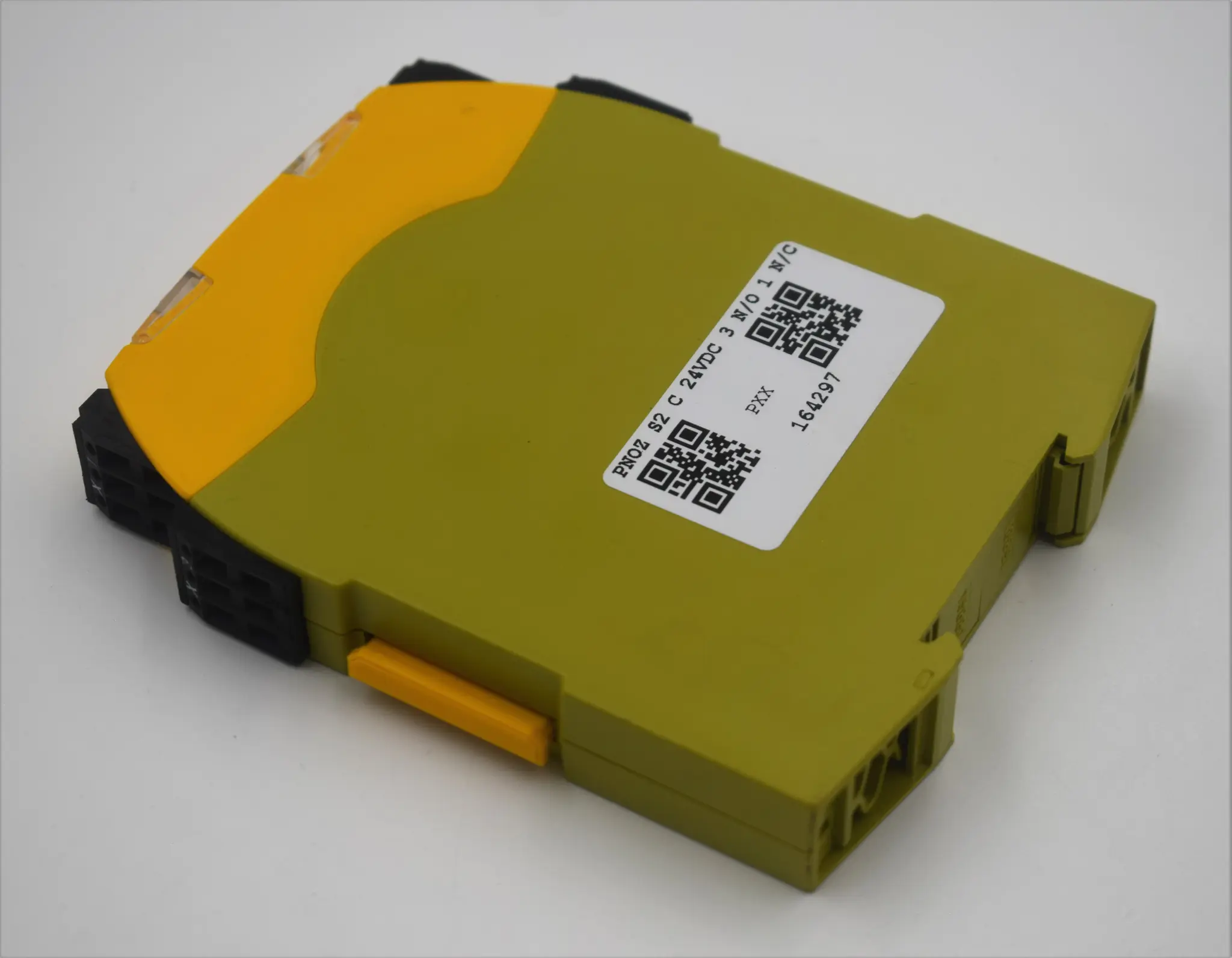 Produktfoto 1 von PNOZ S2 C 24VDC 3 NO 1 NC