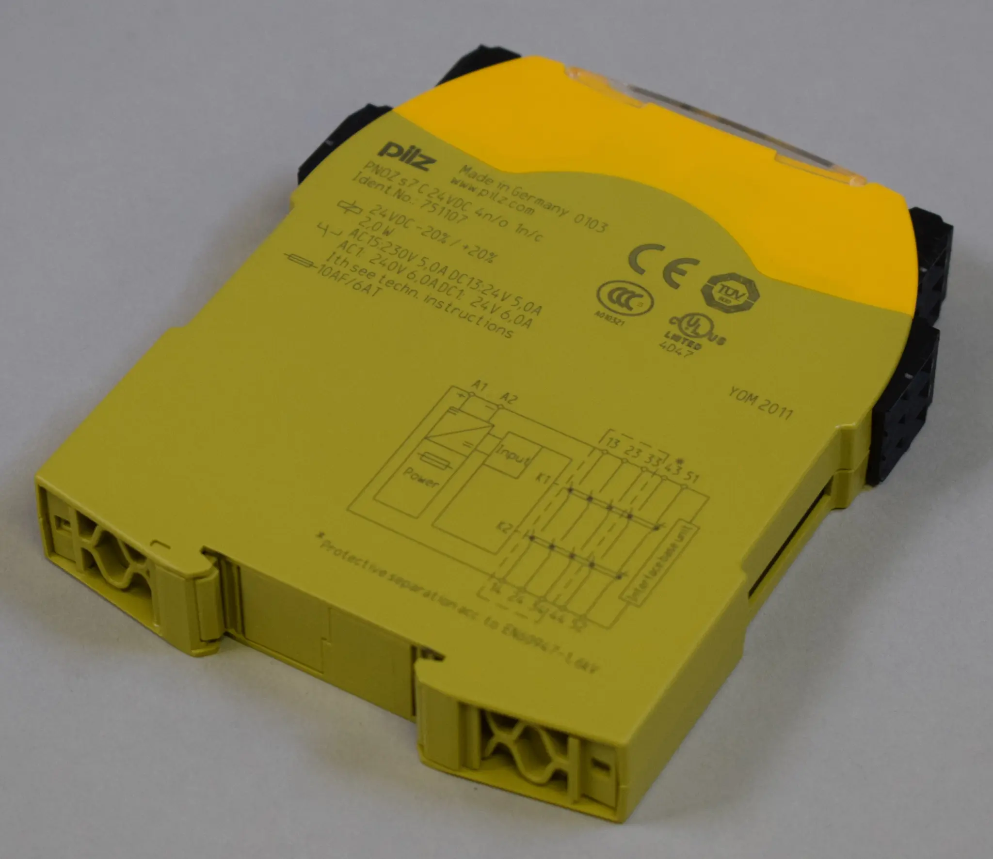 Produktfoto 1 von PNOZ S7 C 24VDC 4 NO 1 NC