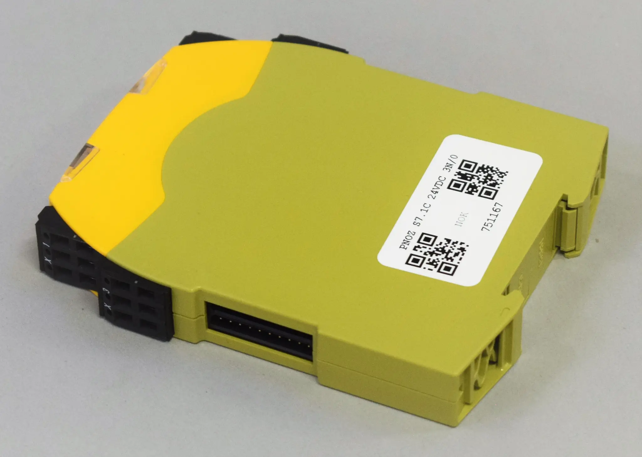 Produktfoto 1 von PNOZ S71C 24VDC 3N0