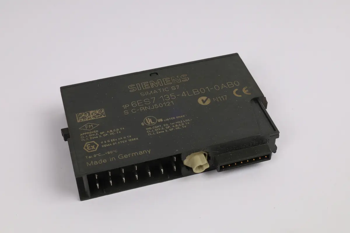 Produktfoto 1 von 6ES7135-4LB01-0AB0