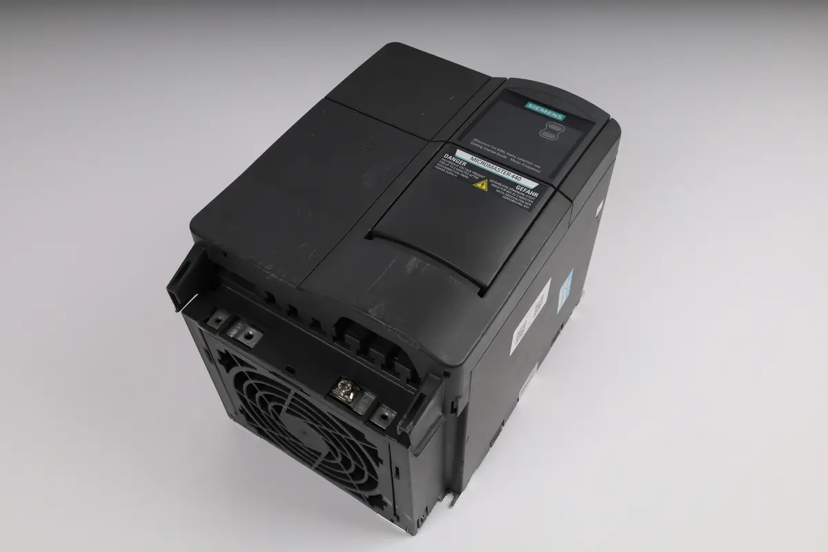 Produktfoto 1 von 6SE6440-2UE21-5CA1