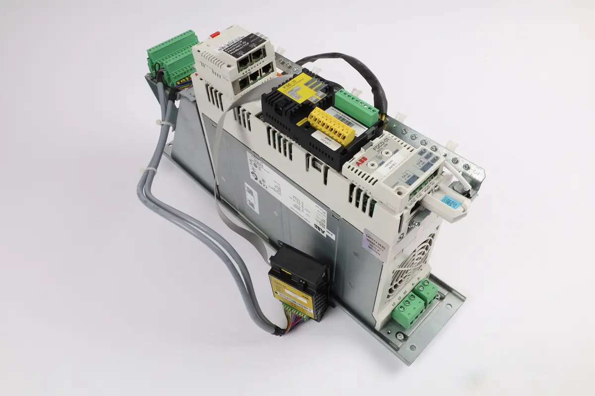 Produktfoto 1 von ACS880-104-0018A-3P922