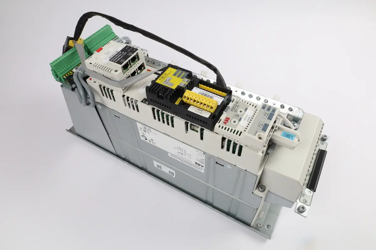 Produktfoto 1 von ACS880-104-0025A-3P922