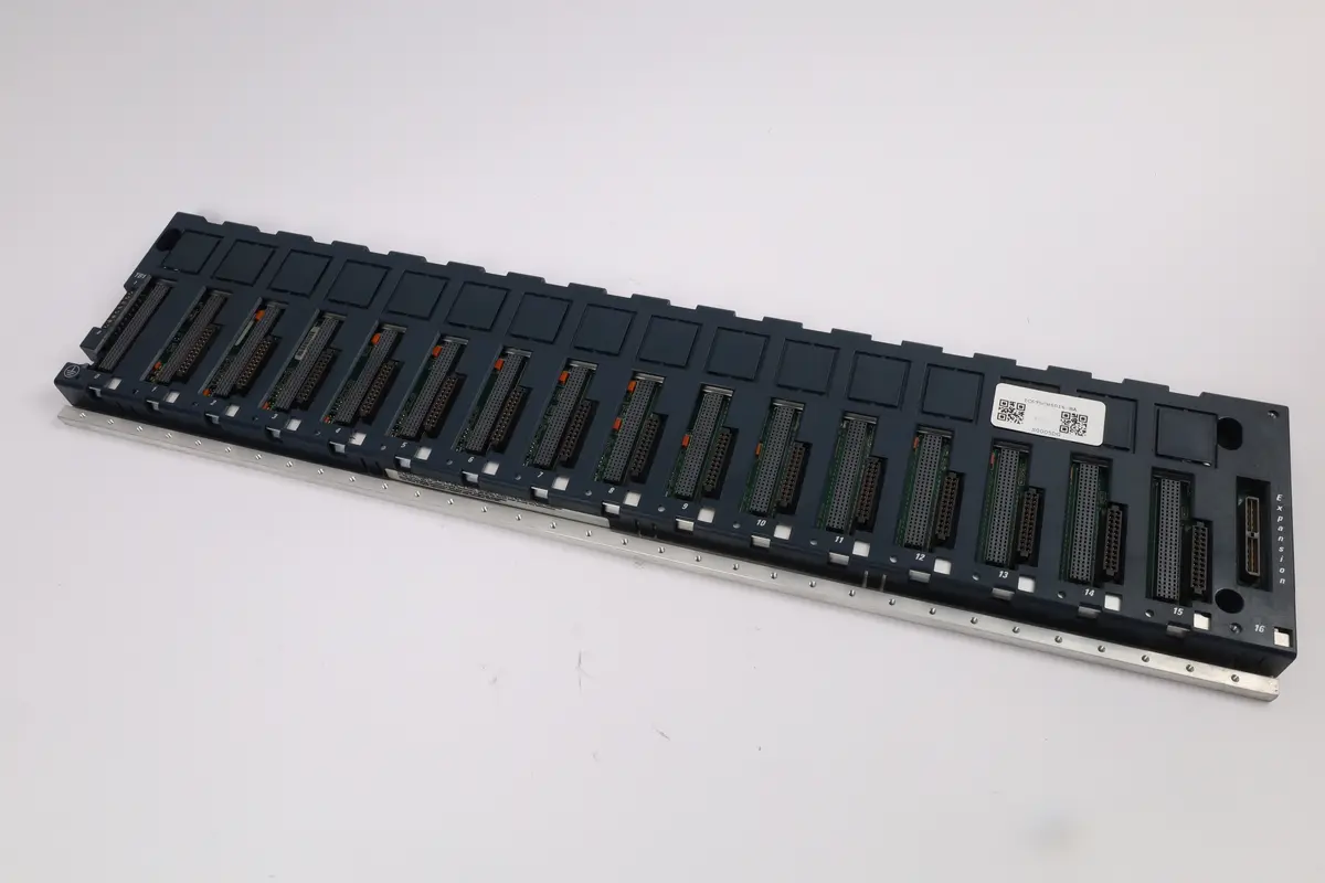 Produktfoto 1 von IC695CHS016-BA