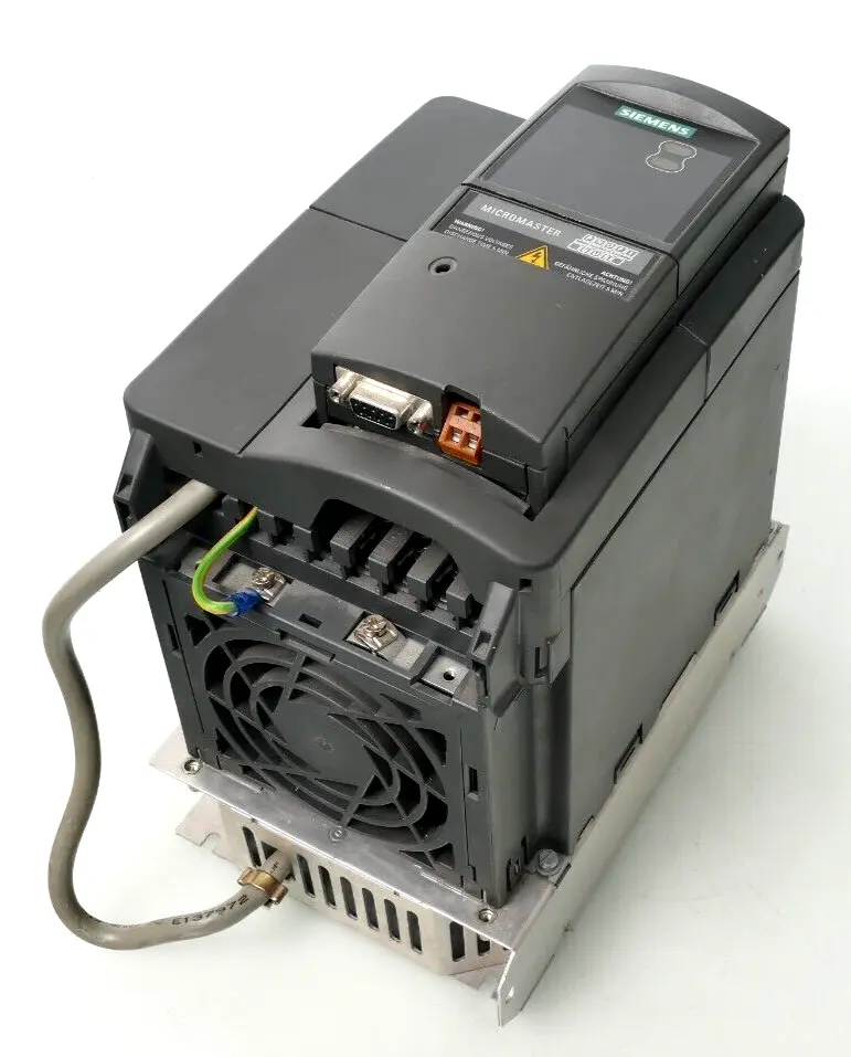 Produktfoto 1 von Siemens MICROMASTER 440 | 6SE6440-2AB21-1BA0 | I:G01/2.20 + 6SE6400-3CC02-6BB0