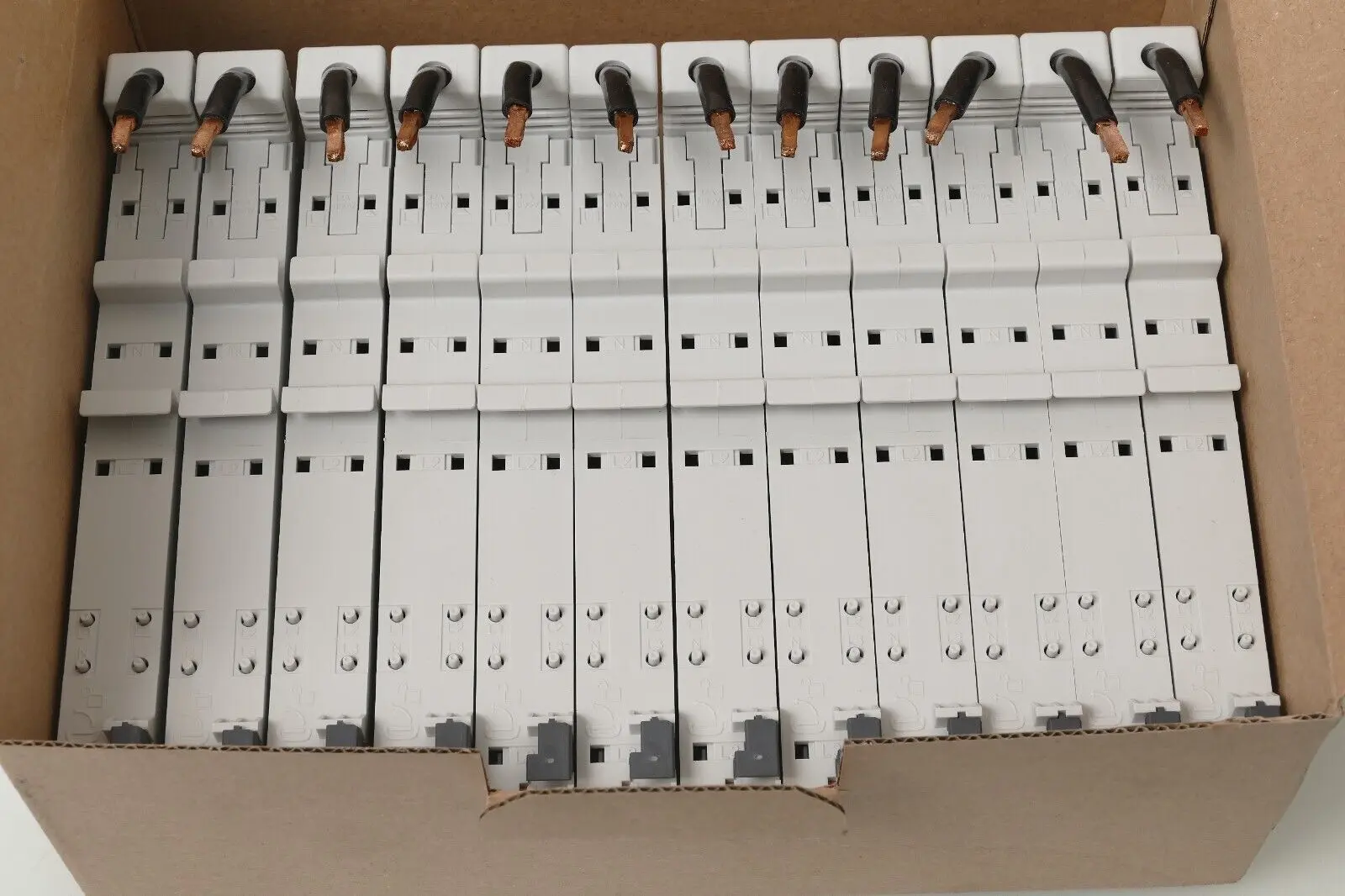 Produktfoto 1 von 12x Wöhner 32629 Sammelschienenadapter 1-polig, 32A 32629000