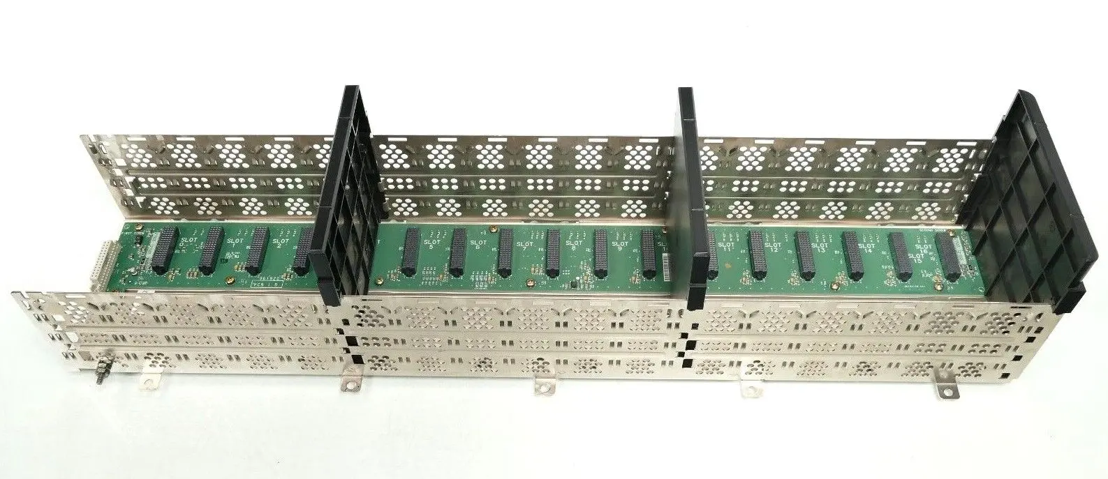 Produktfoto 1 von Allen-Bradley Chassis 17 Slot 96346274 B01 | Rev:J02 | 1756-A17/B