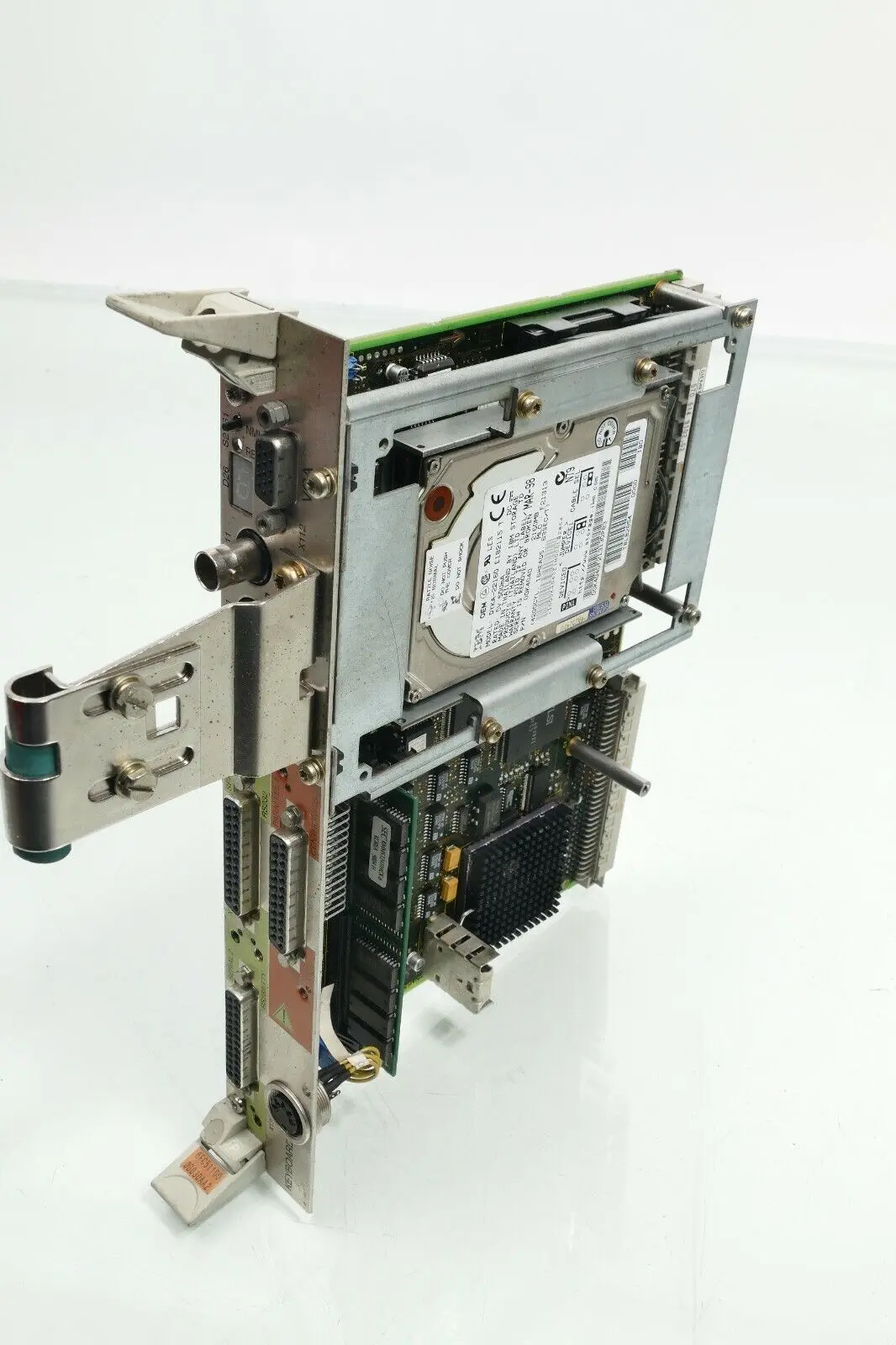 Produktfoto 1 von Siemens SINUMERIK Zentralgerät 6FC5 110-0DB03-0AA2 | V: P | 6FC5110-0DB03-0AA2