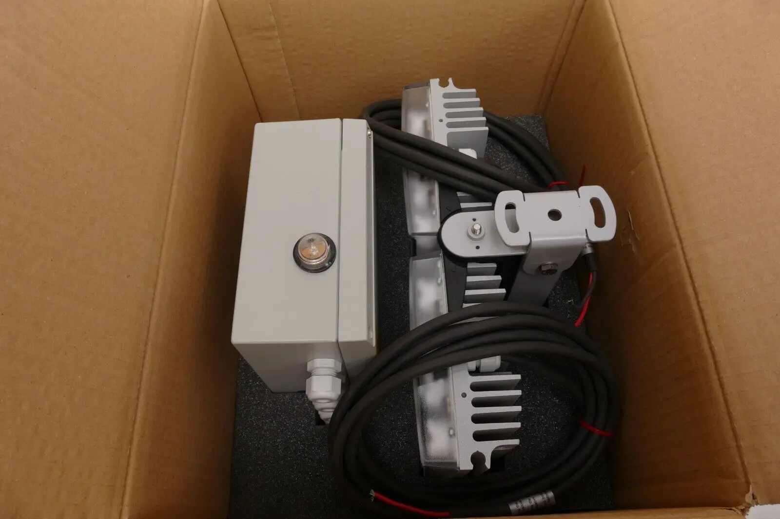 Produktfoto 1 von RayTec Raymax Raylux Weißlicht Strahler 200m Reichweite | RL200-AI-30-PRO