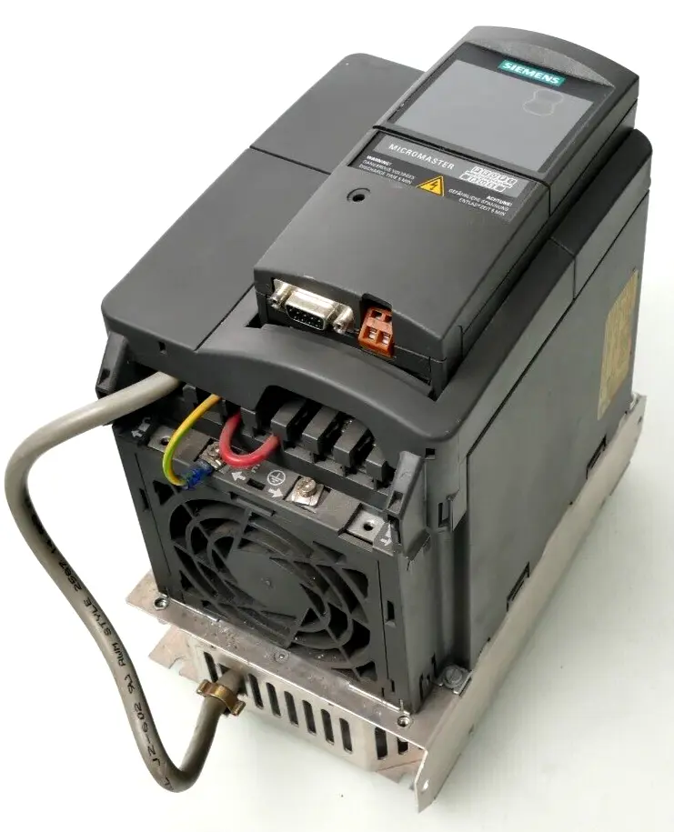 Produktfoto 1 von Siemens MICROMASTER 440 | 6SE6440-2AB21-1BA0 | I:A06/1.17 + 6SE6400-3CC02-6BB0