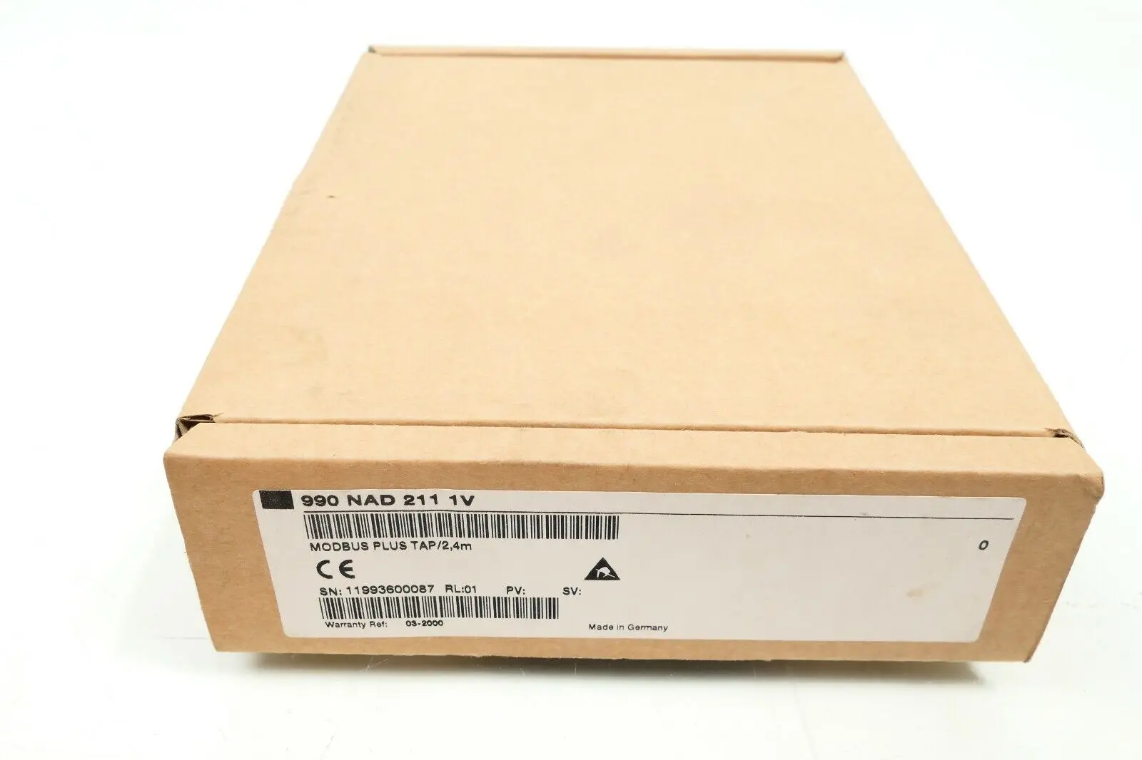 Produktfoto 1 von Schneider 990NAD2111V MODBUS PLUS TAP/2,4m 990-NAD-211-1V