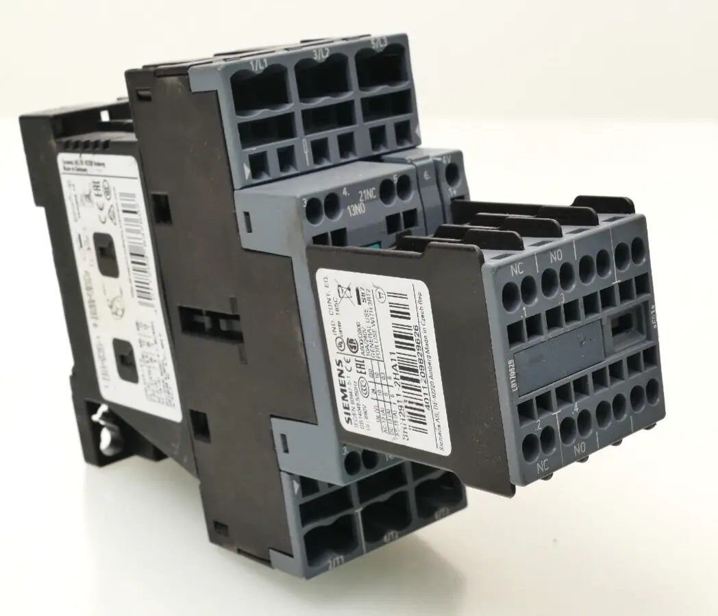 Produktfoto 1 von Siemens Schütz 3RT2 026-2BB44 | 3RT2026-2BB44 + Hilfsschütz | 3RH2911-2HA11