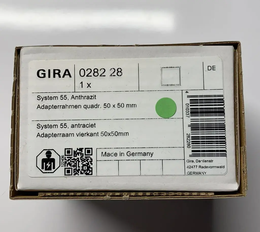 Produktfoto 1 von Gira 028228 Zwischenrahmen anthrazit System 55 mit quadratisch Ausschnitt 50x50