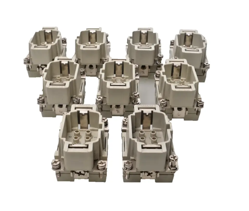 Produktfoto 1 von 9x Ilmee CCEM 06 16A 500V 6kV 3 Buchseneinsatz PC-GF20 | LN+ADCG