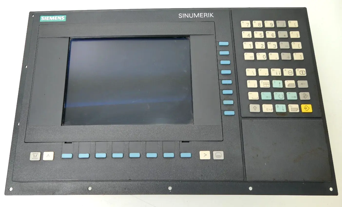 Produktfoto 1 von Siemens SINUMERIK 840D Panel 6FC5203-0AB10-0AA1 + 6FC5210-0DA20-2AA1 + Zubehör