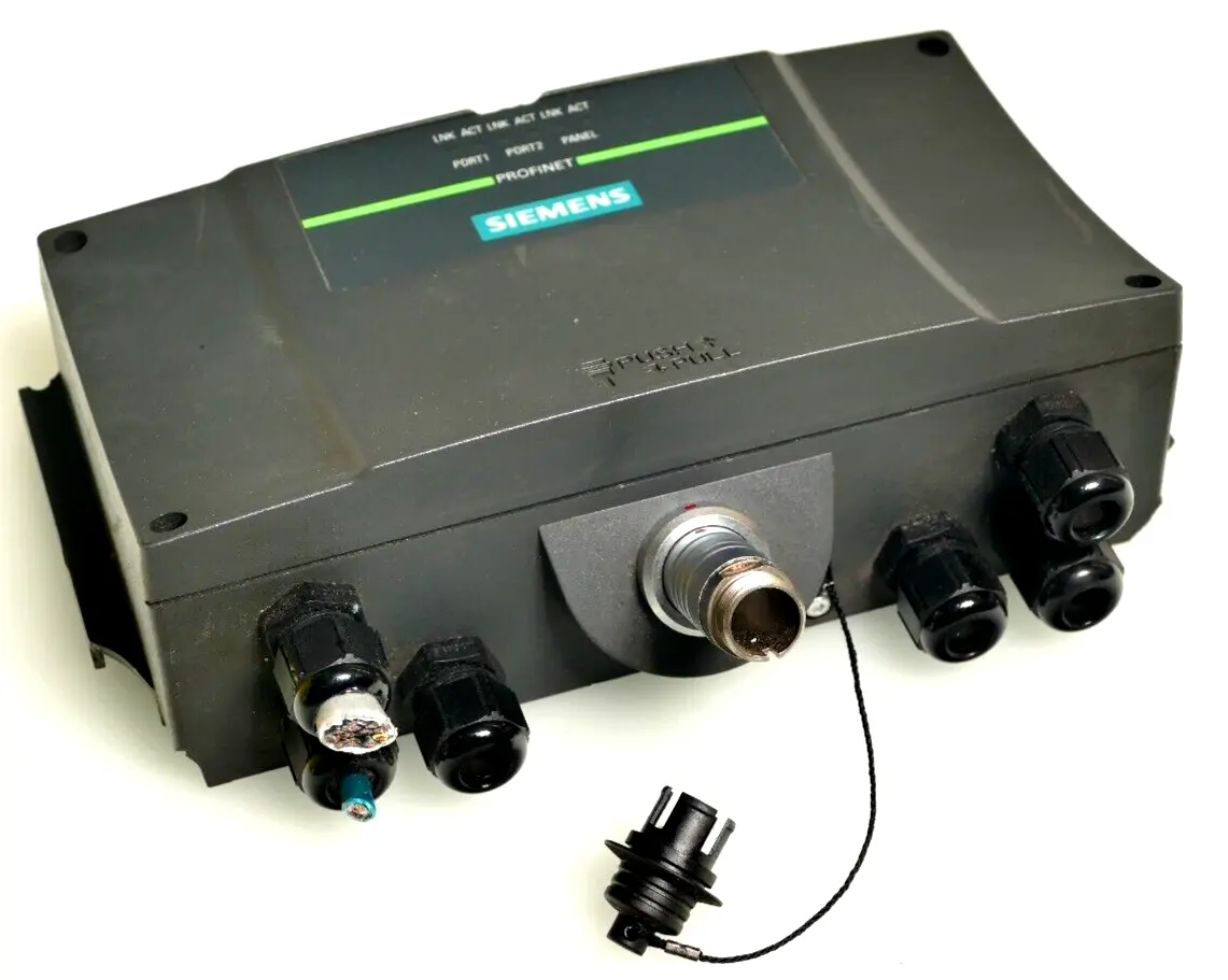 Produktfoto 1 von Siemens Connectivity Box PN Plus 6AV6 671-5AE11-0AX0 | E:02 | 6AV6671-5AE11-0AX0