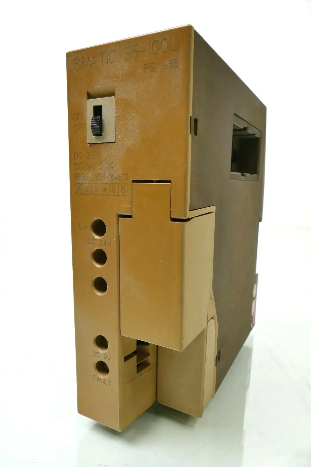 Produktfoto 1 von Siemens Simatic S5 Power Supply 6ES5 935-8ME11 | E:01 | 6ES5935-8ME11