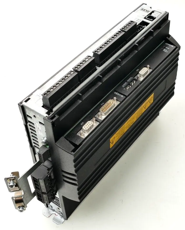 Produktfoto 1 von Sew MOVIDRIVE Umrichter MDX61B0005-5A3-4-0T | 08277346  + DER11B + DFP21B