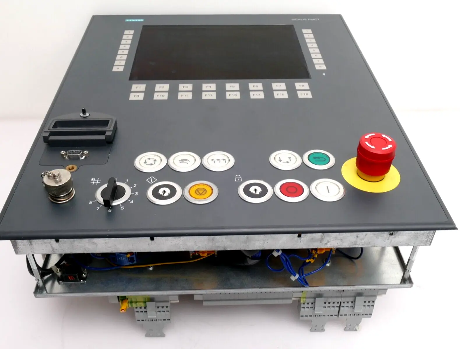 Produktfoto 1 von Siemens SIMATIC SICALIS PMC7 BOX PC 820 | A5E00074793