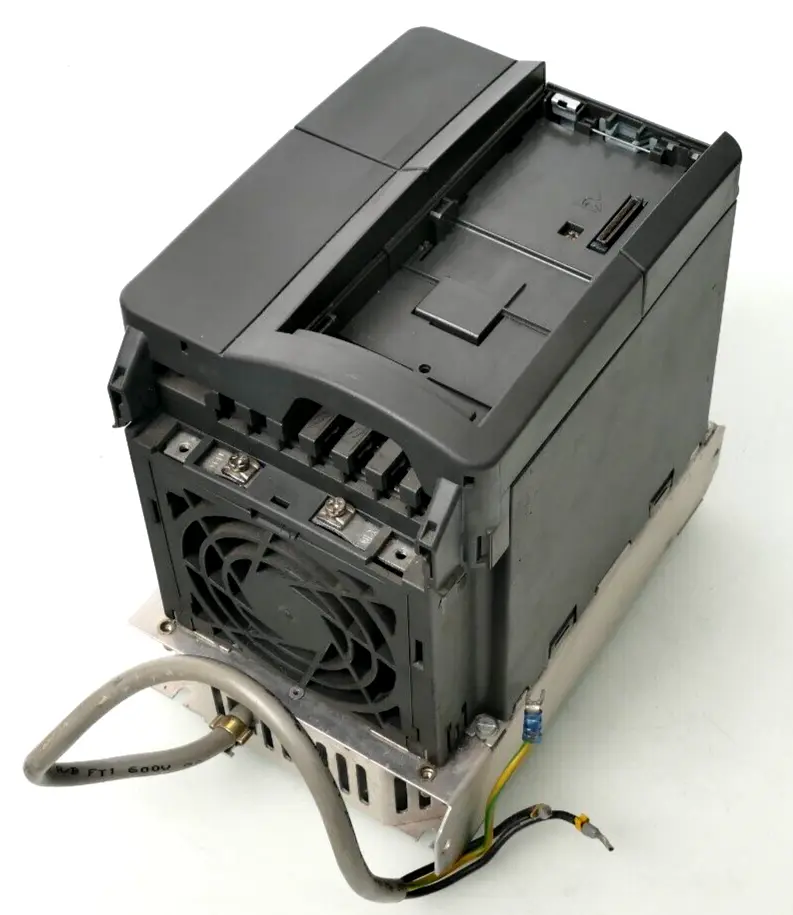 Produktfoto 1 von Siemens MICROMASTER 440 | 6SE6440-2AB21-1BA0 | I:A10/2.06 + 6SE6400-3CC02-6BB0