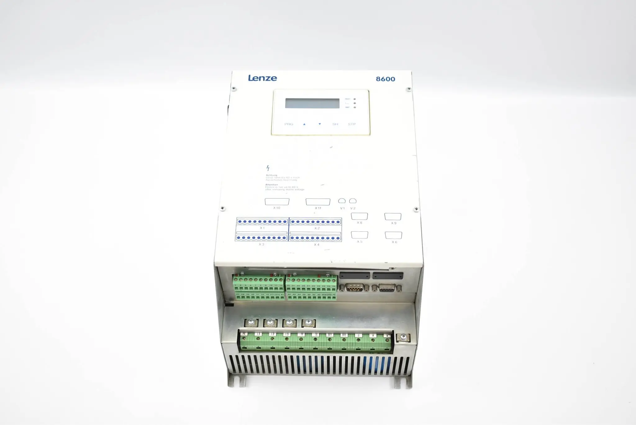 Produktfoto 1 von Lenze 8600 Frequenzumrichter EVF8602-E ( 00390856 ) 33.8602 E.6B.64 ( 1,5 kW )