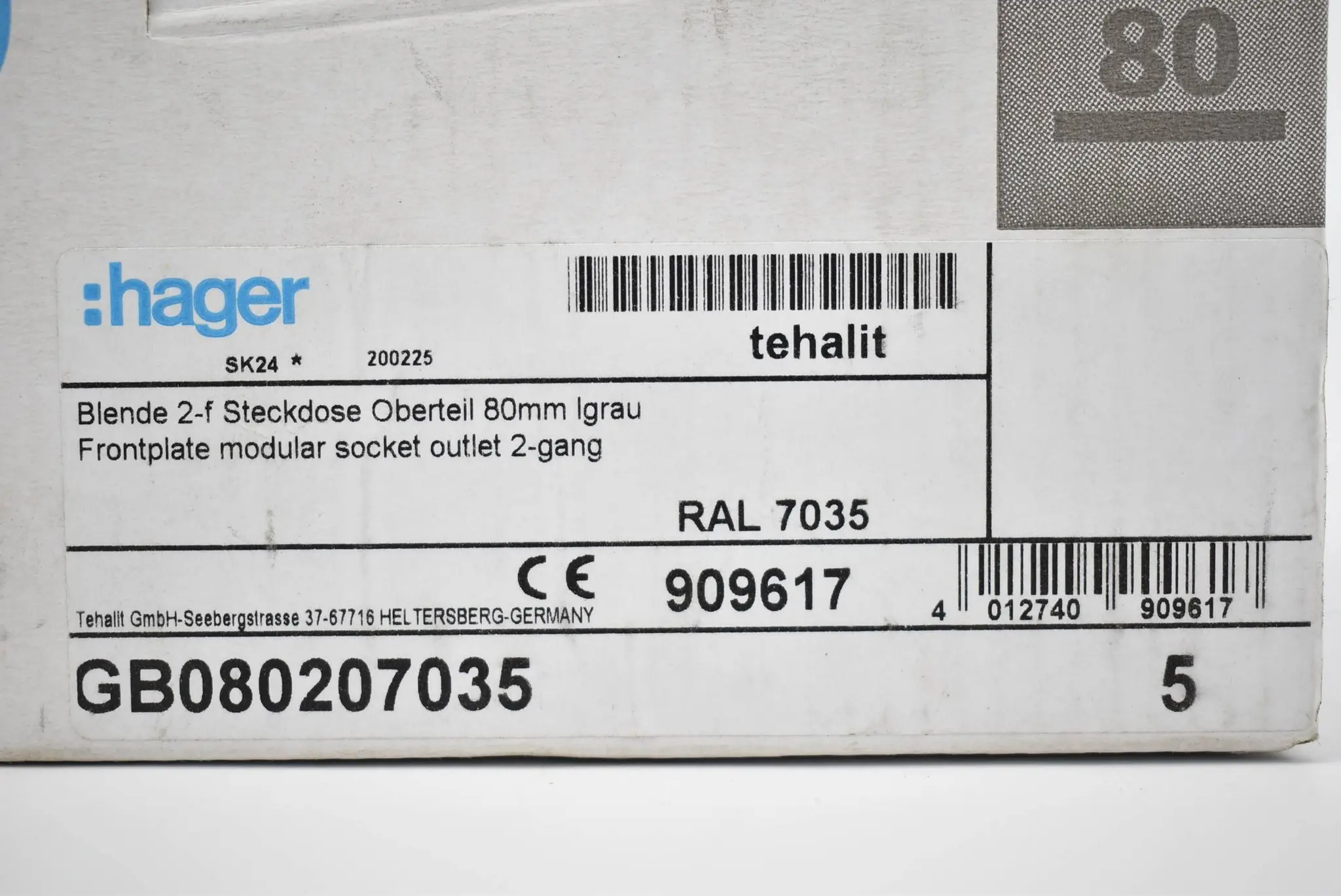 Produktfoto 1 von Hager Blende 2-f. Steckdose Oberteil 909617 ( 80mm grau ) GB080207035 ( VE 5x )