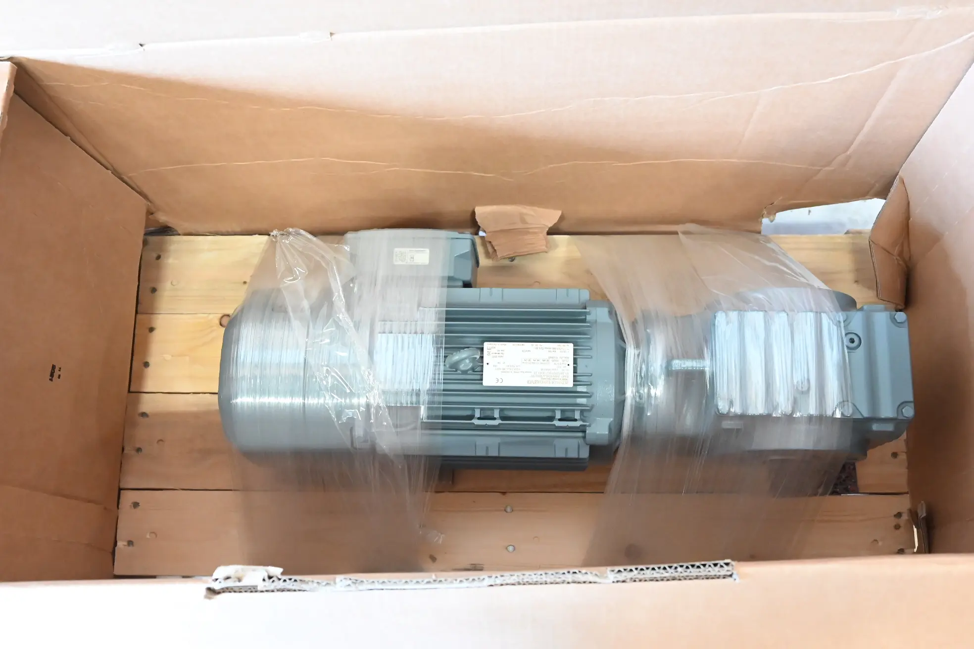 Produktfoto 1 von SEW-Eurodrive Getriebemotor SA67 DRN100L4/BE5/TF ( SA67DRN100L4/BE5/TF )