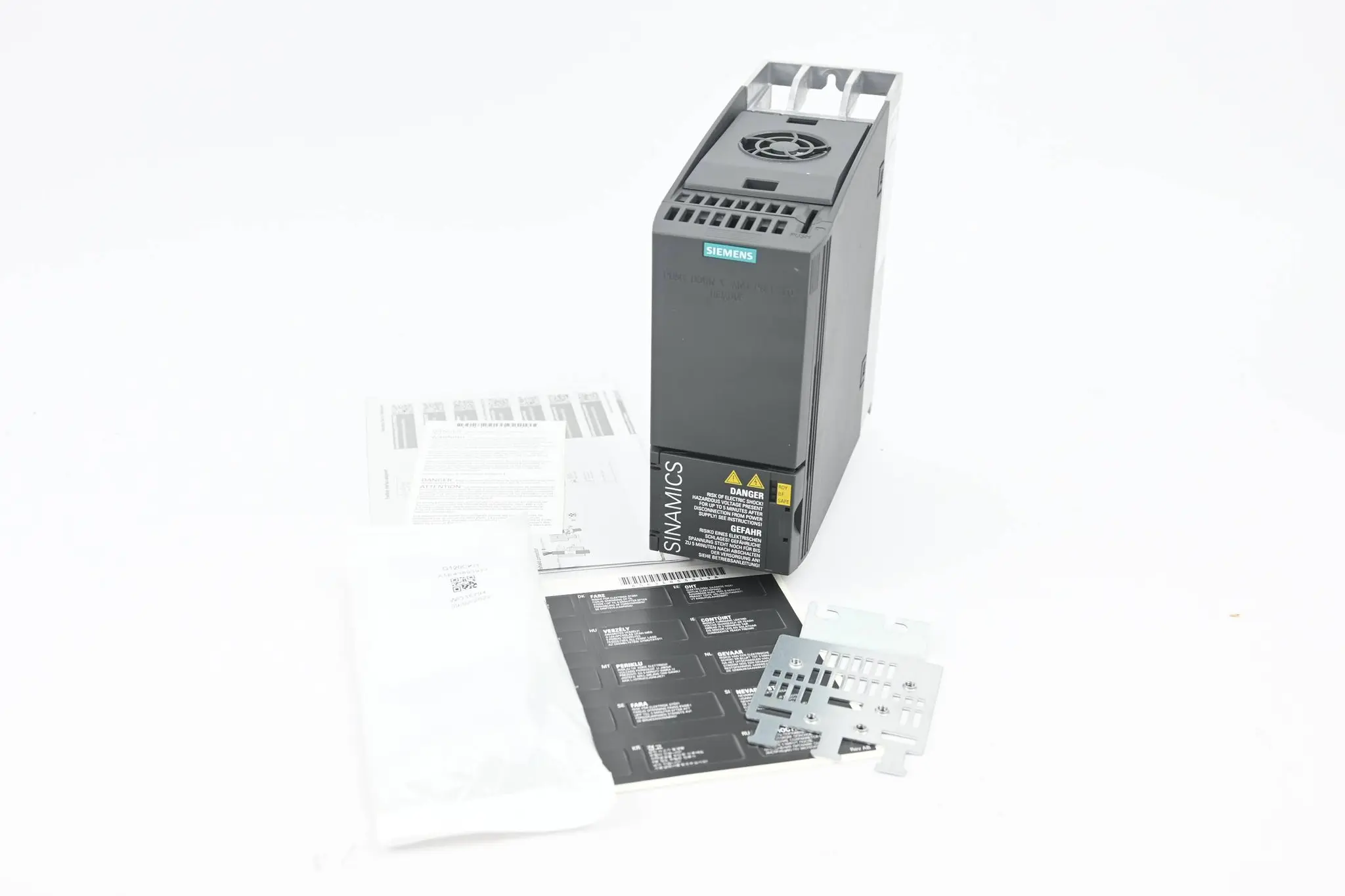 Produktfoto 1 von Siemens Sinamics Frequenzumrichter 6SL3210-1KE18-8AP1 / 6SL3 210-1KE18-8AP1 C02