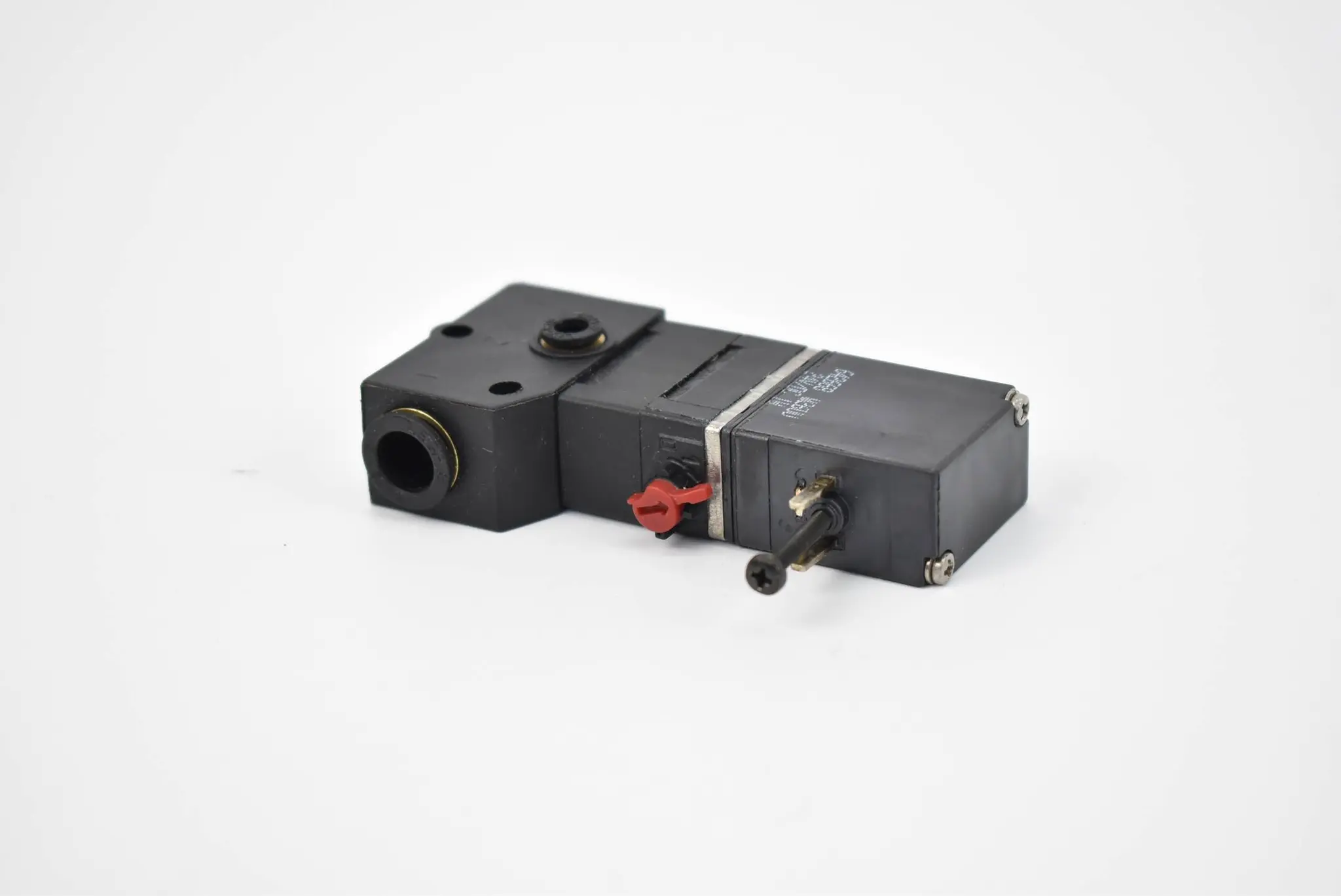 Produktfoto 1 von Pneumatikventil 6106 D 0,9 FPM PA FLNSCH PN2-0bar 137460U ( 24VDC )